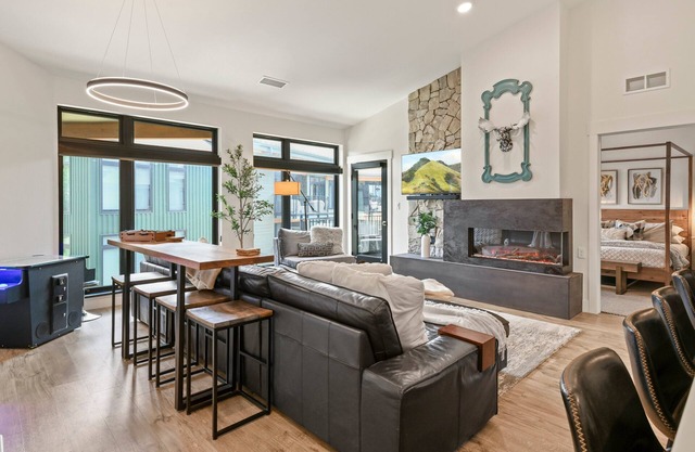 Luxury Condo 1407 I Hot Tub I AC I Arcade I Great Views I Best Price I Discounted Attractions