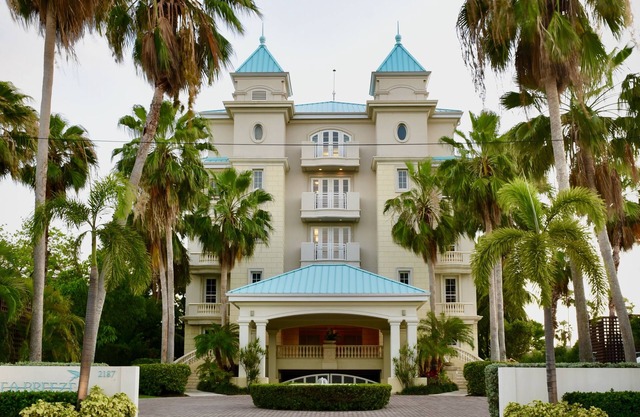 Luxury Condo Seven Mile Beach