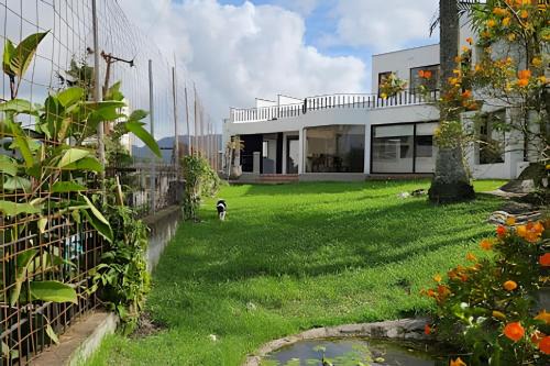 Luxury Countryside House with Central Location