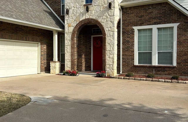 Luxury & Cozy Stay: w/Complimentary Massage, Gym, Media, & Game Room
