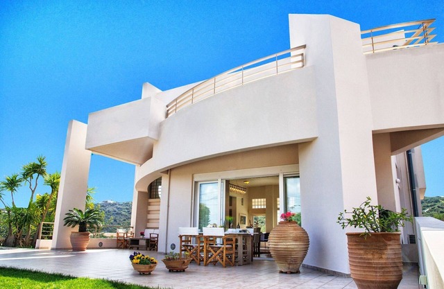 Luxury Crete Villa| Villa Blanche | 4 Bedrooms | A Short Stroll To The Beach |.