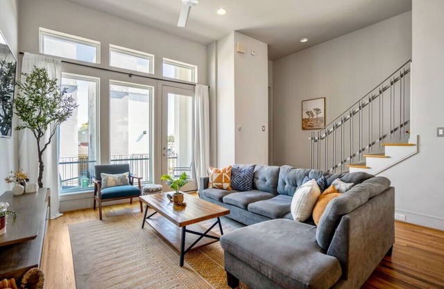 Luxury Downtown Getaway With Breathtaking Views