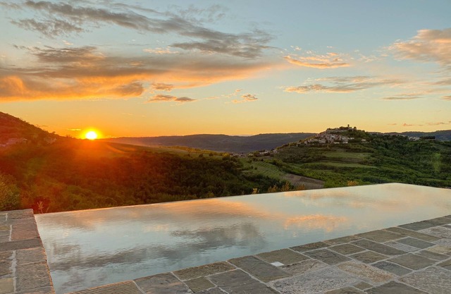 Luxury estate with 60.000 sqm land near hilltop town Motovun