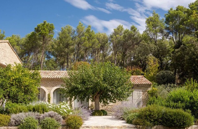 Luxury estate with heated pool in the Luberon