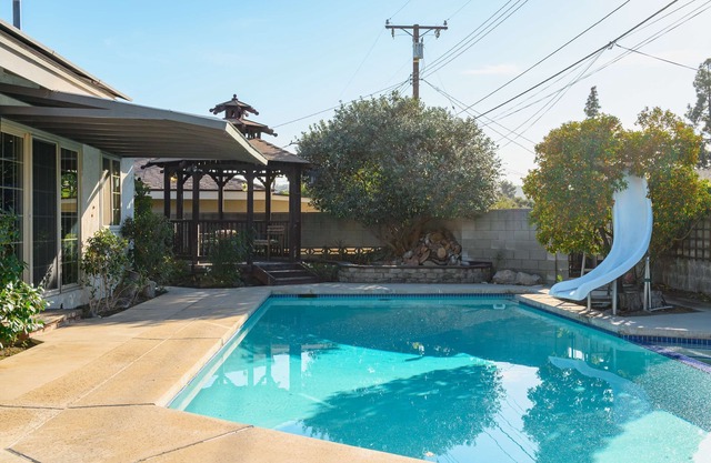 Luxury Estate With Sparkling Pool Elegant Amenities