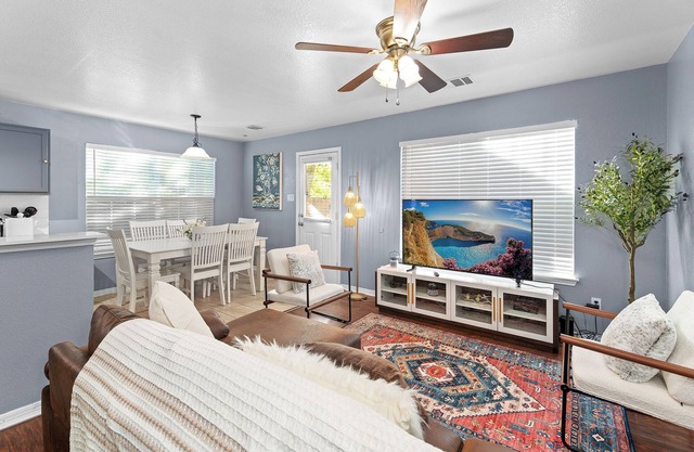 Luxury farmhouse A - 10 min from DT - sleeps 10