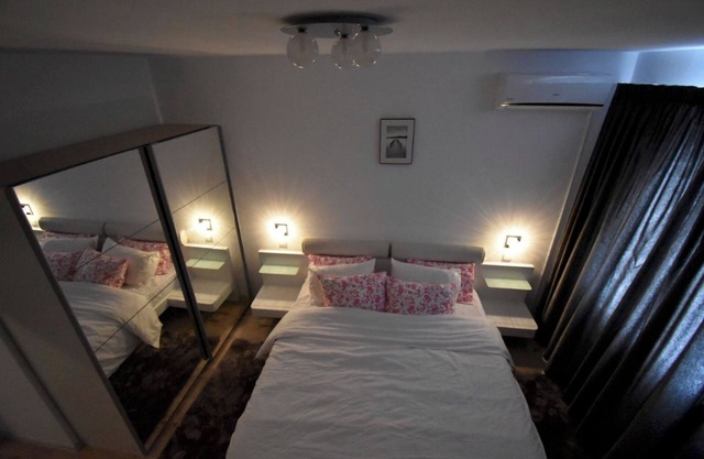 Luxury furnished apartment with garden and allocated parking