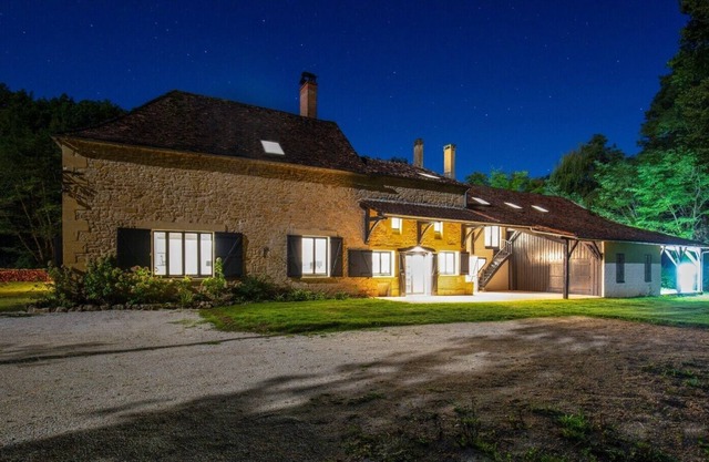 Luxury Gite for up to 12 guests with a private heated swimming pool