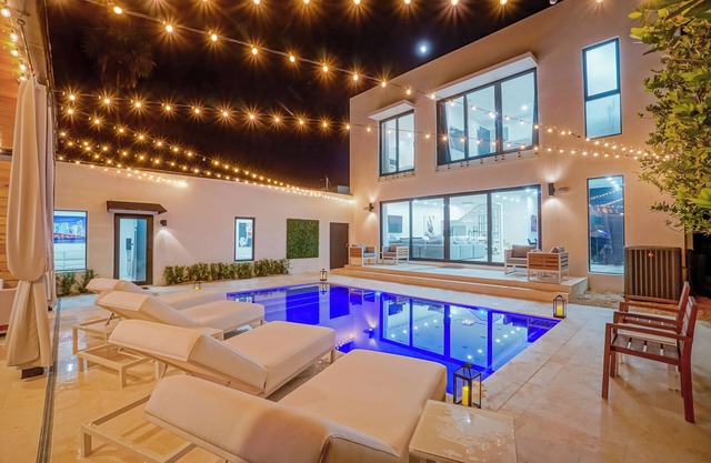Luxury Heated Pool + BBQ + 15 Min To Beach