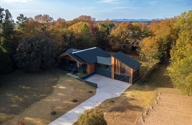 Luxury Home for 8 w/Pool/Gym/Tub