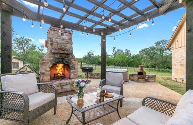 Luxury Home with Hot tub, Fire Pit & Hill Country Views