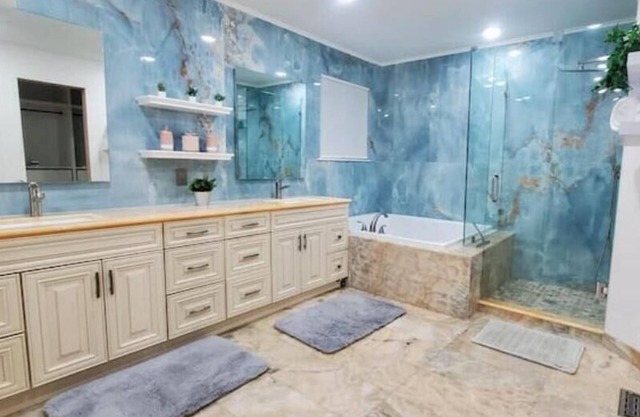 Luxury House near Denver, Rain Shower, Jet tub, Heated floors, Private Stay.