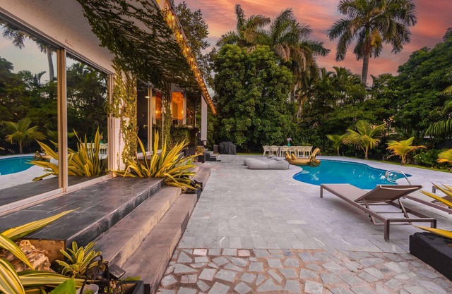 Luxury Jungle Paradise with Heated Pool, BBQ, Soccer