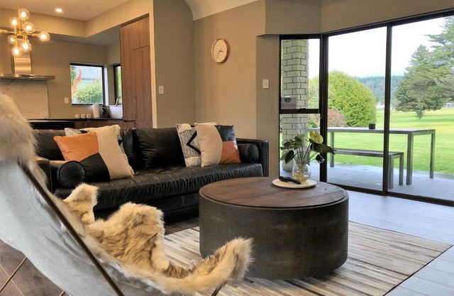 Luxury K-Lodge with Golf course view-Rotorua