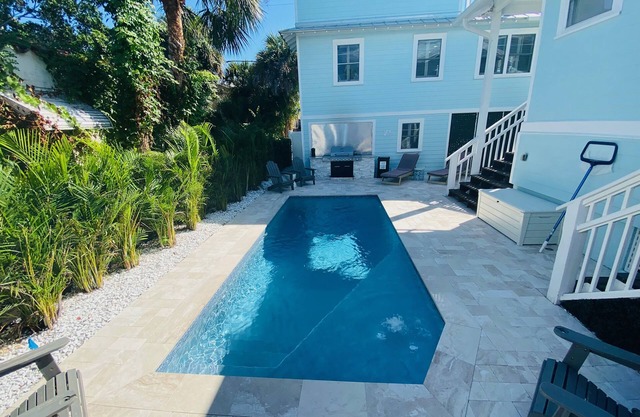 Luxury Key West Style Home on Historic Pass-A-Grille Beach Pool BBQ