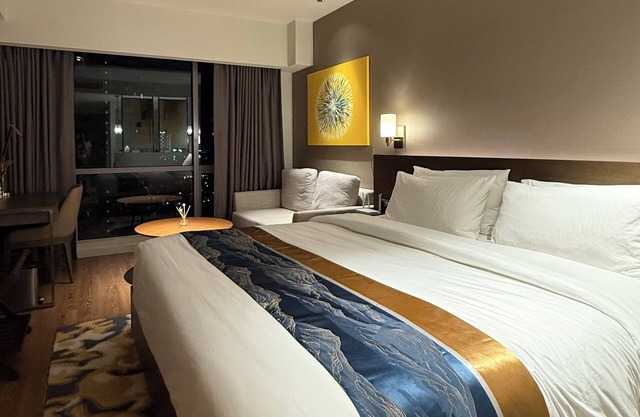 Luxury King Suite studio w/River View in Novotel Residences Manila near Makati