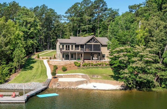 Luxury Lakehouse! Sleeps 15, Pets Welcome!
