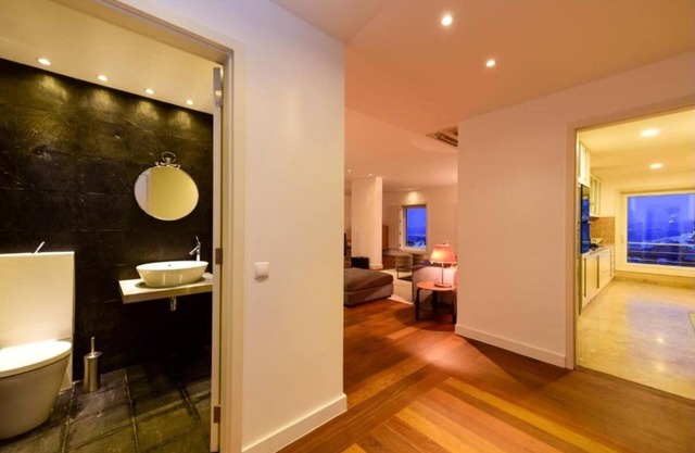 Luxury Living 3-Bedroom Penthouse in Downtown Breathtaking Tagus River Views