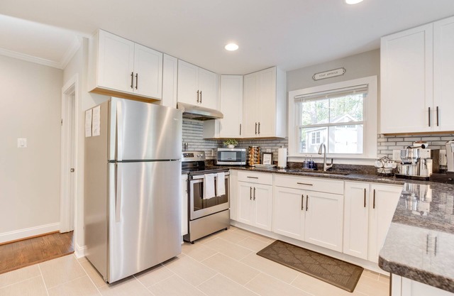 Luxury Middleburg Manor with 4 Bedrooms 2 Baths