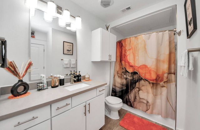 Luxury Midtown Studio w/75” Smart TV, Weekly Cleanings – No Cleaning Fee!