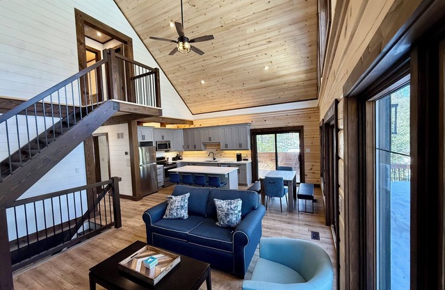 Luxury Muskoka River Log Cabin