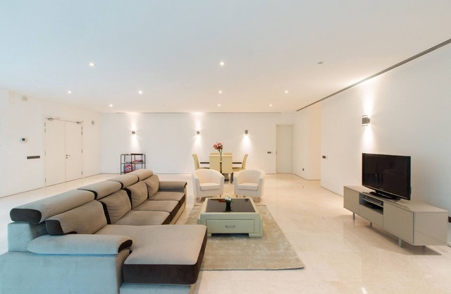 Luxury 4BR Condo 5 mins to KLCC Park & Twin Towers