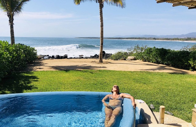 Luxury Oceanfront Condo at Surf Break, prvt. plunge pool, breathtaking sunsets