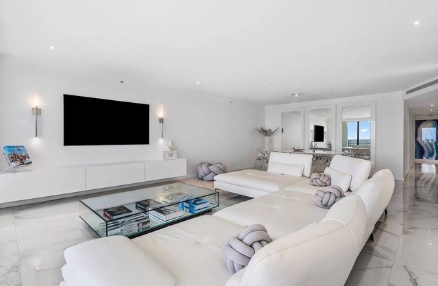 Luxury Oceanfront Living in Boca Raton - Unparalleled Paradise Awaits!nn