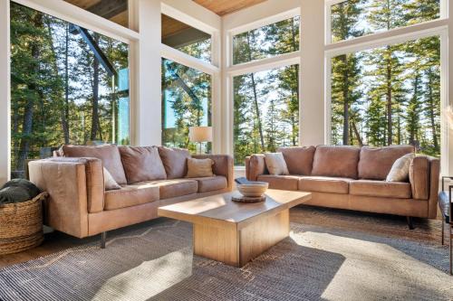 Luxury, Peaceful Family Getaway! Ski, Hike, Fish
