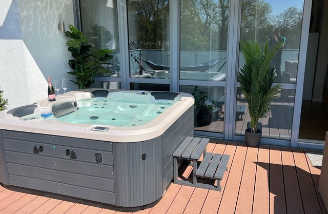 Luxury penthouse 180m2 with elevator and whirlpool