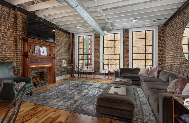 Luxury Penthouse with Private Deck and Indoor Parking
