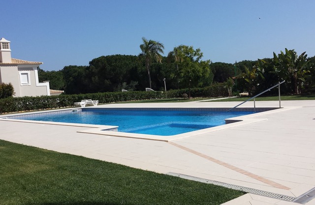Luxury Raised Ground Flr.Apartment,1km to Stunning Beaches of Vale do Lobo Wi-Fi