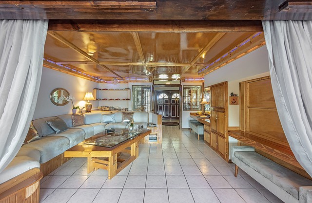 Luxury Roaring 20's Art Deco Mini Resort