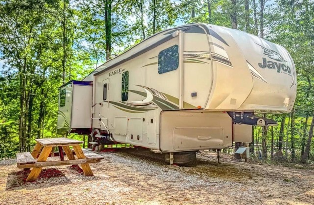 Luxury RV Retreat with Full Amenities – Serene Wooded Stay near Red River Gorge