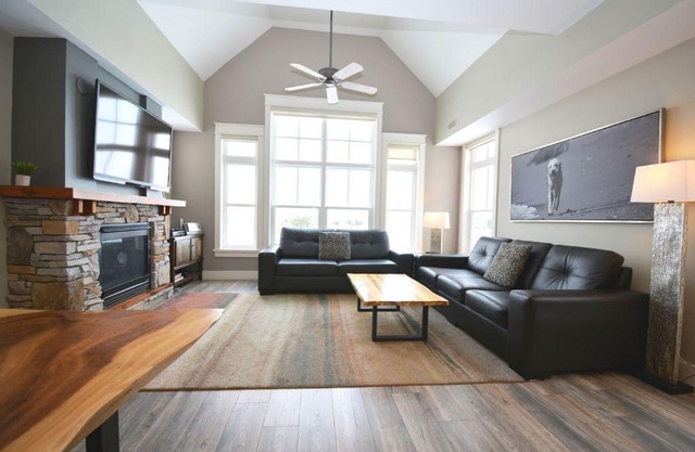Luxury ski/golf chalet in Blue Mountain Rivergrass