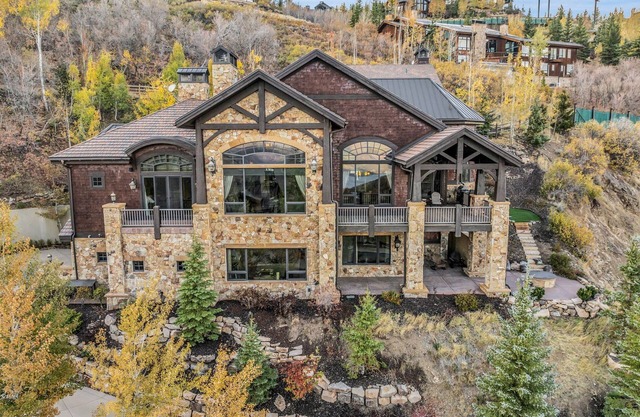 Luxury Ski-In-Out Mountain Retreat in Park City Elegant Comfort & Unbeatable Location