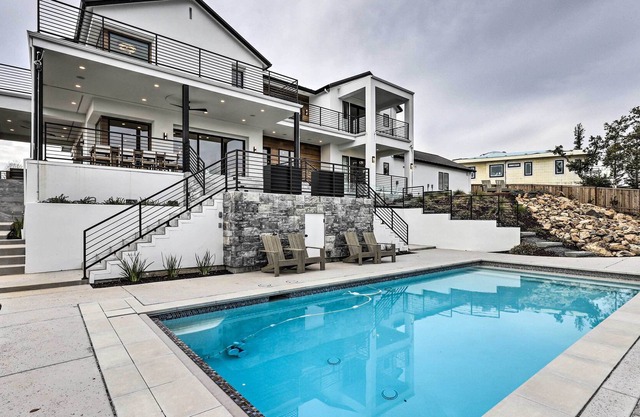 Luxury Sonoma County Home w/ Hot Tub!