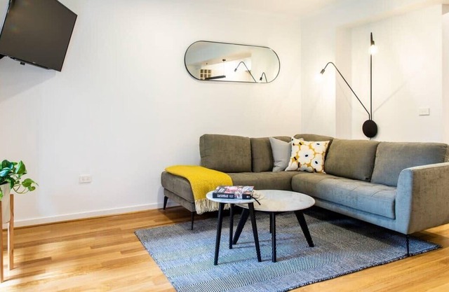 Luxury spacious 2 Bedroom Fitzroy Apartment