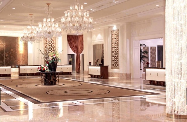 Luxury studio 1 bedroom, 1 bathroom close to local amenities.