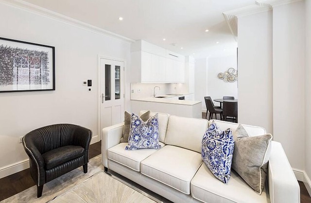 Luxury Three Bedroom Flat- (Lower Ground Floor)