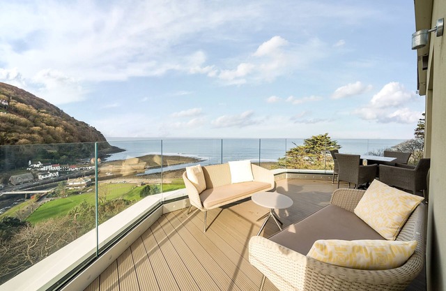 Luxury, three bedroom holiday apartment sleeping up to six in Lynmouth, enjoying sea views.
