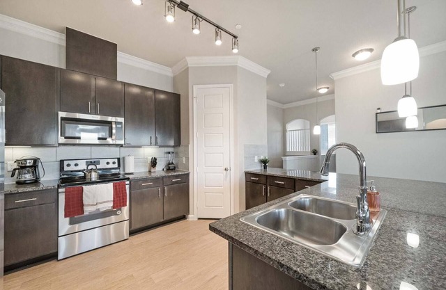 Luxury Townhome Pool North Austin Evonify