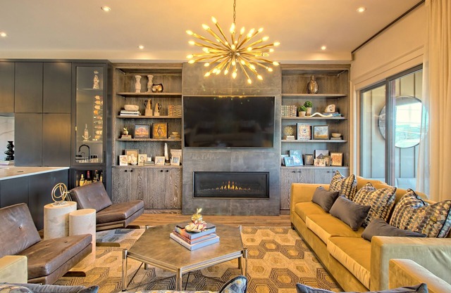 Luxury Townhome Walking Distance to Downtown