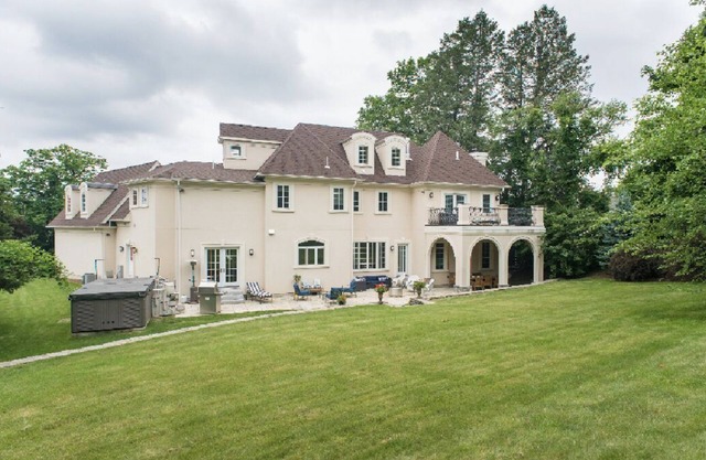 Luxury treat Tuscany style villa just few miles from downtown Boston