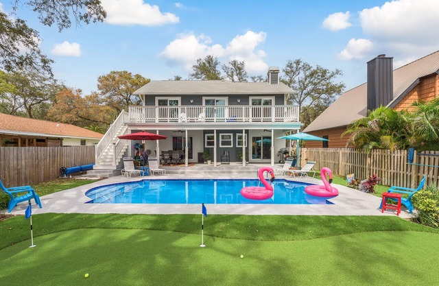 Luxury Tropical Oasis in Tarpon Springs