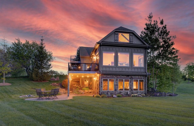 Luxury Vacation Home on with Awesome Lake Views!