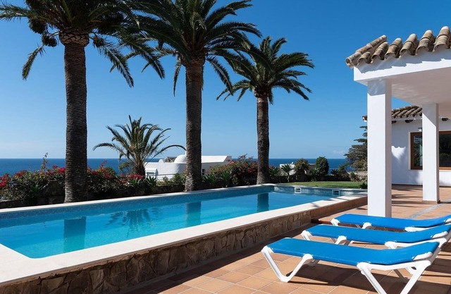 Luxury villa in 'Playa Atlanterra' with Sea View, Pool, Garden & Wi-Fi