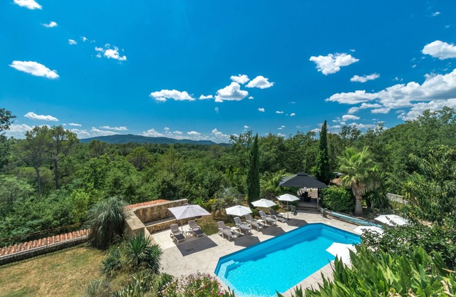 Luxury villa with heated pool, gym, pool table, table tennis, boules, fab views.