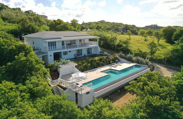 Luxury Villa 3BR-ocean view-infinity pool. Private Chef Optional.