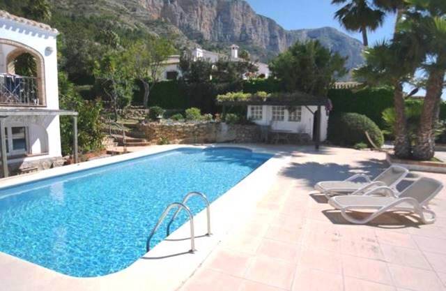 Luxury Villa - 6 bedroom ALL ensuite + private pool + Amazing Gardens